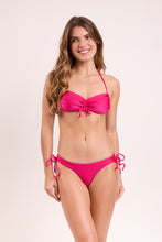 Cargar imagen en el visor de la galería, Model Front: Rio De Sol Haut Top Shimmer-Olinda Corine