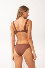 Cargar imagen en el visor de la galería, Model Back: Rio De Sol Bas Bottom Sand-Cappuccino Essential-Comfy