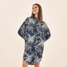 Cargar imagen en el visor de la galería, Model Front: Uv Line Chemise Shirtdress Ipanema Coqueiros Marinho Upf50+