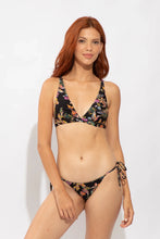 Cargar imagen en el visor de la galería, Model Front: Rio De Sol Haut Top Flora Alba