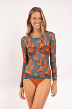 Cargar imagen en el visor de la galería, Model Front: Rio De Sol Haut De Plage Luma Top Harper Long