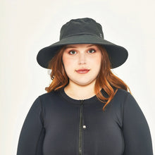 Cargar imagen en el visor de la galería, Model Front: Uv Line Chapeau Souple/Capeline Hat Lyon Nac L Fem Black Upf50+