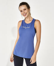 Cargar imagen en el visor de la galería, Model Front: Alto Giro Fitness Haut Regata Skin Fit Inspiracional Nadador Azul Moonlight