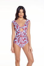 Cargar imagen en el visor de la galería, Model Front: Saha Une Pièce Aurora One Piece