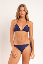 Cargar imagen en el visor de la galería, Model Front: Rio De Sol Haut Top Touch-Marinho Frufru