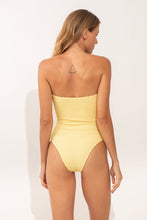 Cargar imagen en el visor de la galería, Model Back: Rio De Sol Une Pièce Drift-Butterglow Tube-Op