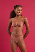 Cargar imagen en el visor de la galería, Image 08: Rio De Sol Ensemble Set Shimmer-Copper Bandeau-Joy Nice-Fio