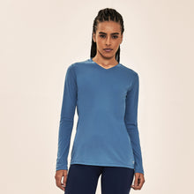 Cargar imagen en el visor de la galería, Model Front: Uv Line T-Shirt Longsleeve Sport Fit Aco Upf50+