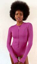 Cargar imagen en el visor de la galería, Product Front: Uv Line Une Pièce Swimsuit Macae Magenta Upf50+