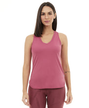 Cargar imagen en el visor de la galería, Model Front: Alto Giro Fitness Haut Regata Skin Fit Alongada Gola V Roxo Reset