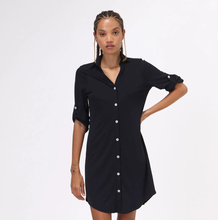Cargar imagen en el visor de la galería, Model Front: Uv Line Chemise Shirtdress Copenhagen Fem Black Upf50+