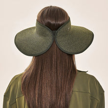 Cargar imagen en el visor de la galería, Model Back: Uv Line Visière Visor Siena Imp Fem Militar Green Upf50+