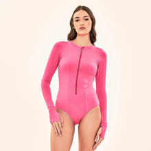 Cargar imagen en el visor de la galería, Model Front: Uv Line Une Pièce Swimsuit Macae Bubble Gum Upf50+