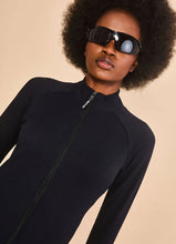 Cargar imagen en el visor de la galería, Image 05: Uv Line T-Shirt Jacket Fem New Fit Black Upf50+