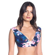 Cargar imagen en el visor de la galería, Model Front: Saha Haut Top Sierra Floral Night