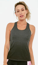 Cargar imagen en el visor de la galería, Model Front: Alto Giro Fitness Haut Regata Skin Fit Degrade Cinza