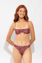 Cargar imagen en el visor de la galería, Model Front: Rio De Sol Bas Bottom Coral-Feline Nice-Fio