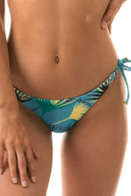 Cargar imagen en el visor de la galería, Gallery: Rio De Sol Bas Bottom Flower Geometric Transp Comfort