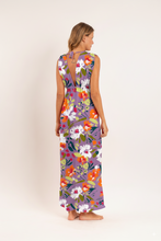 Cargar imagen en el visor de la galería, Model Back: Rio De Sol Vêtement De Plage Garden-Flower Long Dress Soleil