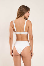 Cargar imagen en el visor de la galería, Model Back: Rio De Sol Bas Bottom Sand-White Kora