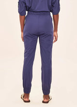 Cargar imagen en el visor de la galería, Model Back: Uv Line Pantalon De Plage Pants Fem Basic Navy Blue Upf50+