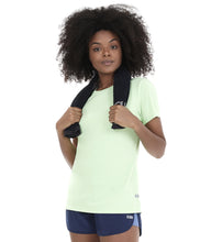 Cargar imagen en el visor de la galería, Model Front: Alto Giro Fitness Haut T-Shirt Skin Fit Rolete Costas Verde Joy