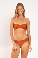Cargar imagen en el visor de la galería, Model Front: Rio De Sol Ensemble Set Ferrugo Mavi Baobi