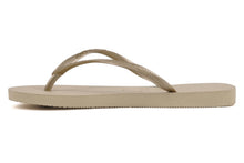 Cargar imagen en el visor de la galería, Model Back: Havaianas Tongs Slim Sand Grey/Light Golden