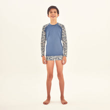 Cargar imagen en el visor de la galería, Model Front: Uv Line T-Shirt Rash Guard Kids Costela Aco Off White Upf50+