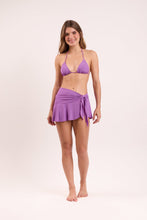 Cargar imagen en el visor de la galería, Model Front: Rio De Sol Jupe De Page Bio-Floreira Mini Skirt