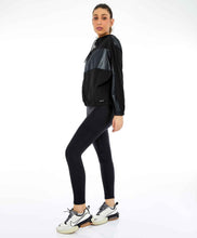 Cargar imagen en el visor de la galería, Image 04: Alto Giro Fitness Haut Jaqueta Tecnospan Recortes Preto