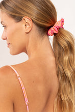 Cargar imagen en el visor de la galería, Model Front: Rio De Sol Chouchou Solea Scrunchie