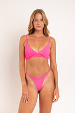 Cargar imagen en el visor de la galería, Model Front: Rio De Sol Haut Top Mtx-Ultrapink Paola