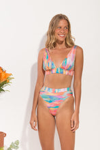Cargar imagen en el visor de la galería, Image 09: Rio De Sol Ensemble Set River Halter-Cos Hotpant-Cos