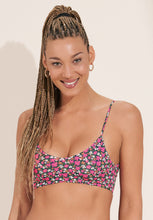 Cargar imagen en el visor de la galería, Model Front: Maaji Haut Top Blossom Praia Sublimity