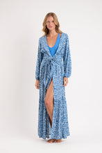 Cargar imagen en el visor de la galería, Model Front: Rio De Sol Vêtement De Plage Chuva Long Dress Verona