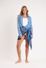 Cargar imagen en el visor de la galería, Model Front: Rio De Sol Pareo Chuva Canga