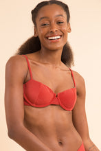 Cargar imagen en el visor de la galería, Image 09: Rio De Sol Ensemble Set Malibu-Chili Balconet Essential-Comfy