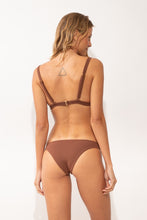 Cargar imagen en el visor de la galería, Model Back: Rio De Sol Haut Top Sand-Cappuccino Alba