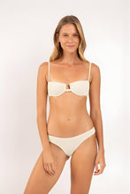 Cargar imagen en el visor de la galería, Model Front: Rio De Sol Bas Bottom Brisa-Offwhite Essential
