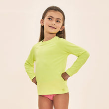 Cargar imagen en el visor de la galería, Model Front: Uv Line T-Shirt Acqua Qr Code Amarelo Fluor Upf50+