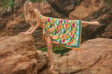 Cargar imagen en el visor de la galería, Image 08: Rio De Sol Ensemble Set Garden-City Bandeau-Reto Hotpant-Cos