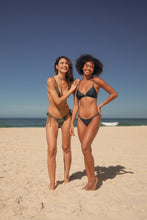 Cargar imagen en el visor de la galería, Image 11: Rio De Sol Ensemble Set Shimmer-Shark Tri-Fixo-Noa Cheeky-Noa