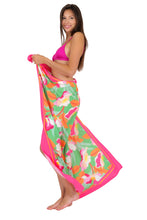 Cargar imagen en el visor de la galería, Model Back: Rio De Sol Pareo Green Bloom Canga