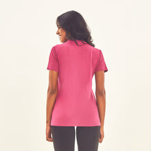 Cargar imagen en el visor de la galería, Model Back: Uv Line Fitness Haut T-Shirt Sport Fit Fuchsia Upf50+