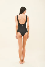 Cargar imagen en el visor de la galería, Model Back: Uv Line Une Pièce Maio Swim Textura Preto Upf50+