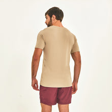 Cargar imagen en el visor de la galería, Model Back: Uv Line Fitness Haut T-Shirt Sport Fit Areia Upf50+