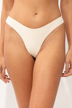 Cargar imagen en el visor de la galería, Gallery: Rio De Sol Bas Bottom Malibu-Natural Nara