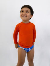 Cargar imagen en el visor de la galería, Model Front: Rio De Sol T-Shirt Calendula Rash-Guard Kids
