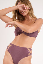Cargar imagen en el visor de la galería, Image 07: Rio De Sol Ensemble Set Malibu-Ebano Bandeau-Iris Highwaist-Spin-Iris